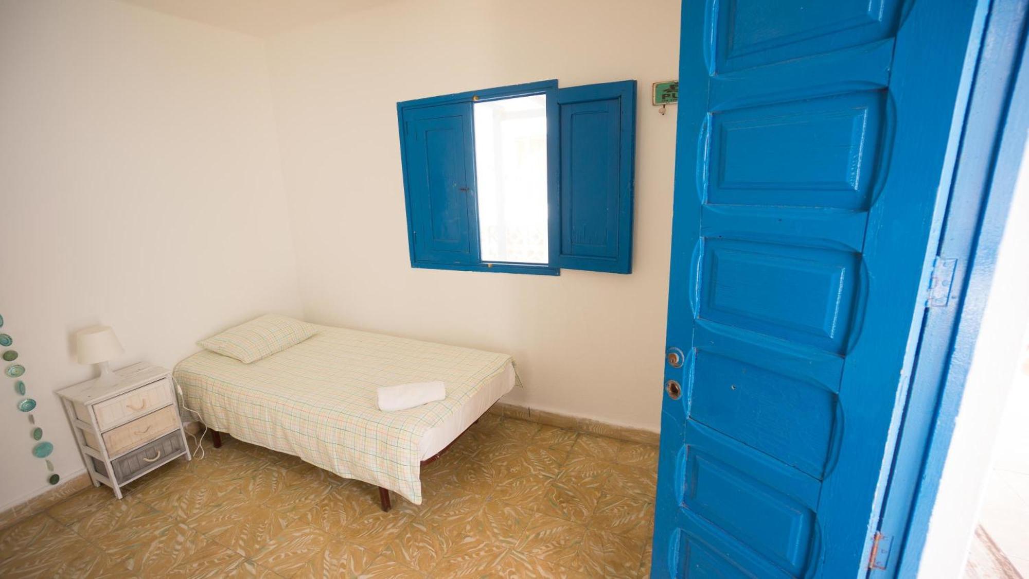 Sol Y Mar Surf Camp Hostel Коралео Стая снимка